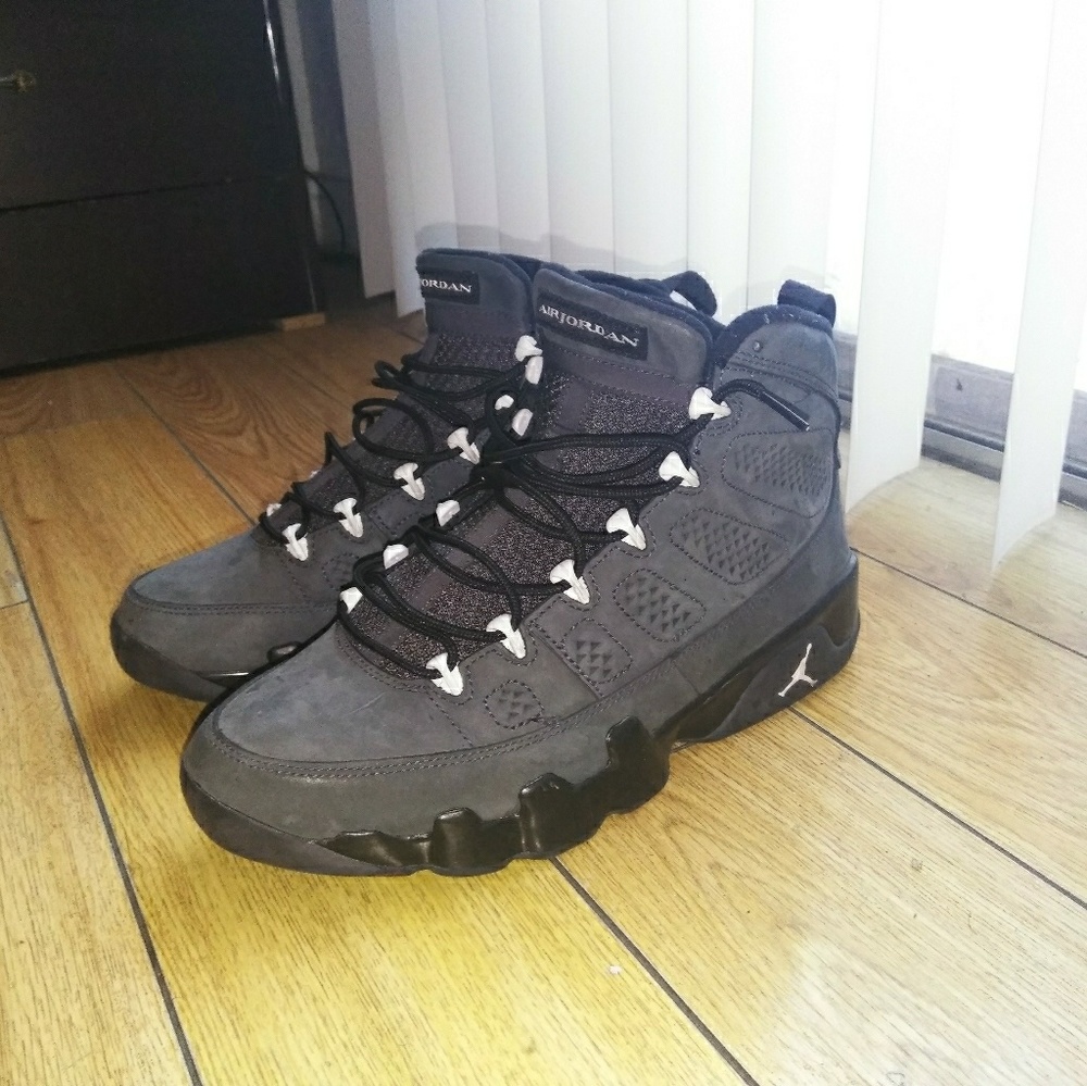 Jordan Wolf Grey 9s